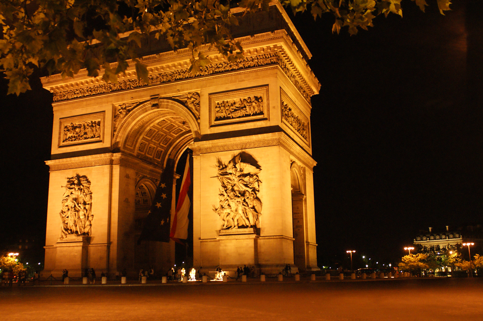 Arc-de-triomphe-nuit.jpg